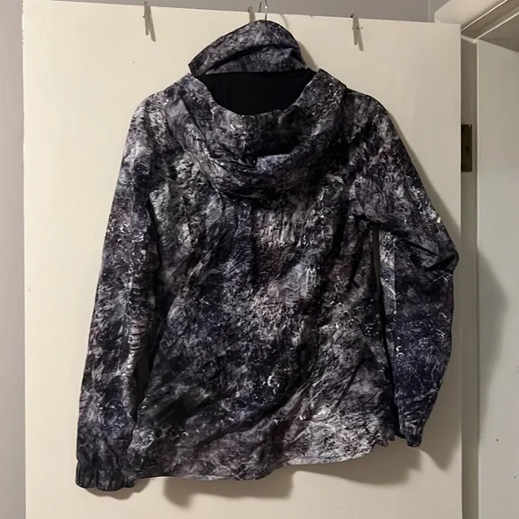 Lululemon jacket - Picture 6 of 8